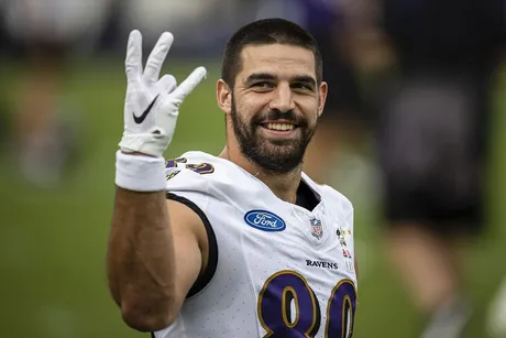 NFL rumors: Ravens bringing in veteran LB for reinforcements before Browns  game - Dawgs By Nature