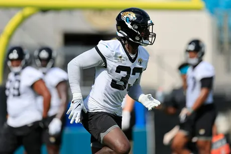 Jaguars LB Devin Lloyd Undergoes Thumb Surgery