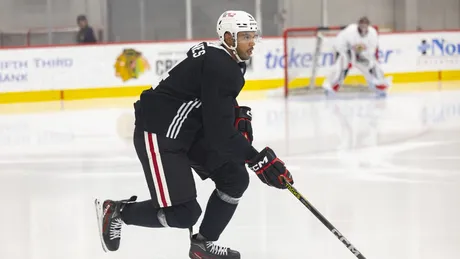 New faces on the Blackhawks prepare to begin preseason - CBS Chicago