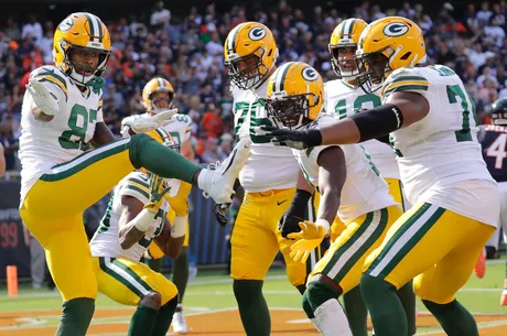 Video Catches Green Bay Packers Fan Pouring A Beer On Detroit Lions Star