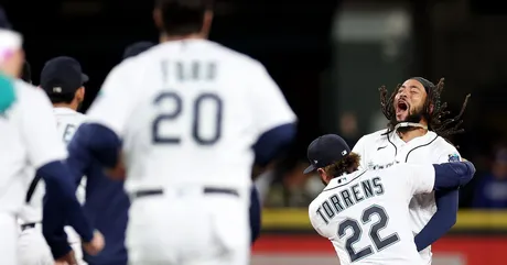 J.P. Crawford comes up big in clutch as Mariners beat Rangers to keep hope  alive