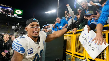 Detroit Lions 34-20 Green Bay Packers LIVE RESULT: Jared Goff shakes off  leg injury as David Montgomery runs riot