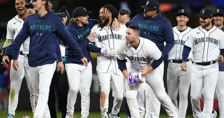 Crawford walks off Rangers in 9th as Mariners boost playoff hopes