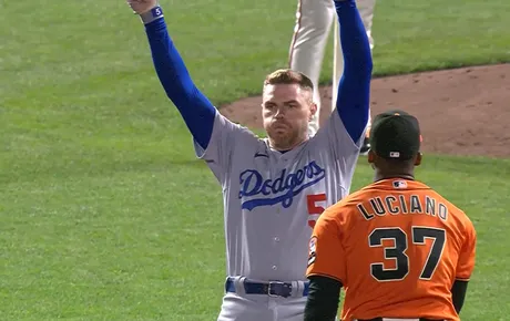 Freeman hits 59th double, Asian American managers make history in Dodgers'  win over Giants