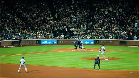 With Mariners' playoff hopes in balance, Luis Castillo takes the mound with  a smile - The Athletic