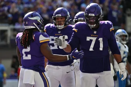 Video: Lions' WR Amon-Ra St. Brown blows kiss at salty Packers fan - Pride  Of Detroit