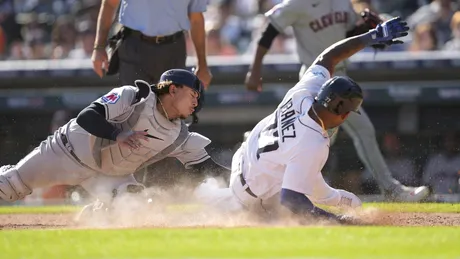 Miggy hits 511th home run as rain suspended Tigers/Royals