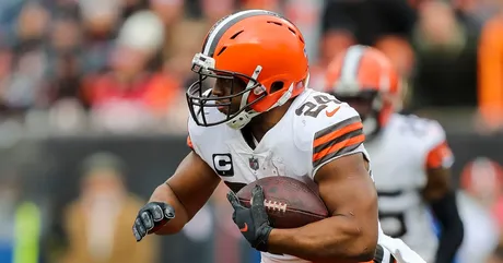 David Njoku: Browns TE suffers face burns while lighting pit