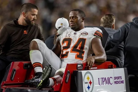 Nick Chubb injury news: Browns RB carted off with knee injury in Week 2 vs.  Steelers - Behind the Steel Curtain