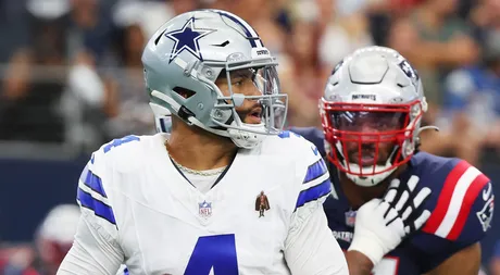 Cowboys Fans Had Classy Greeting For Ezekiel Elliott Sunday - The