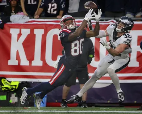 New England Patriots quarterback Bailey Zappe shows touch on 22-yard  back-shoulder loft to wide receiver DeVante Parker