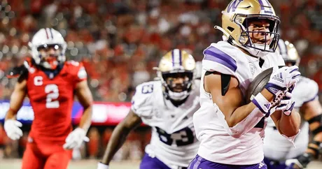 No. 7 Washington faces Arizona in the Huskies' first Pac-12 road