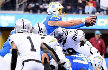 Chargers-Raiders Final Score: Bolts survive late Raiders rally 24-17 -  Bolts From The Blue