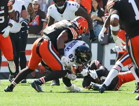 Browns' Myles Garrett gets 100% real on status vs. 49ers amid foot injury