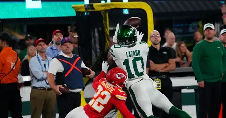 New York Jets linebacker C.J. Mosley snags Jets' second interception of  night vs. Kansas City Chiefs quarterback Patrick Mahomes before halftime