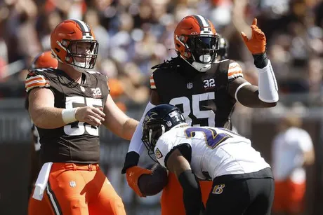 Lamar Jackson exposes Browns' vaunted defense early in Ravens' rout - The  Boston Globe