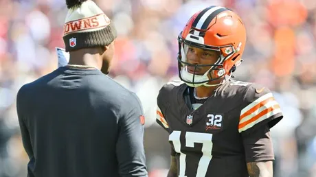 Joe Thomas receives Ring of Excellence during halftime of Ravens vs. Browns