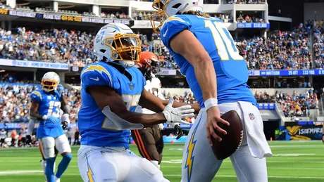 Chargers-Raiders Game Recap: Bolts survive Raiders 24-17 - Bolts From The  Blue