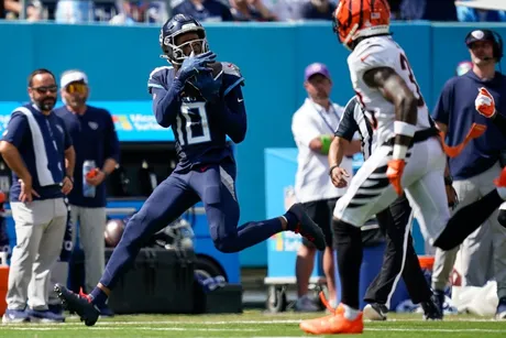 Tennessee Titans Derrick Henry RUNS WILD, Defense Adjusts on Bengals &  Andre Dillard Bounce Back