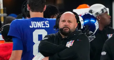 Brian Daboll denies tablet flip was meant to show up Giants' QB Daniel  Jones - Big Blue View