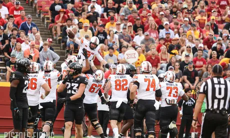 Former Oregon State star Noah Togiai signs with the Las Vegas