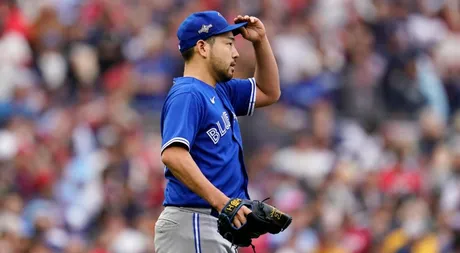 Fans outraged after Blue Jays pull Jose Berrios from Game 2 in 4th