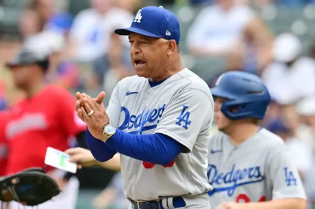 Blue Jays fans infuriated by manager's decision to pull Jose Berrios in  must-win game vs. Twins - Just another garbage decision