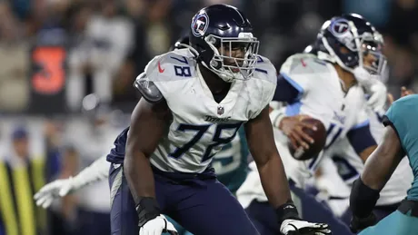 Tennessee Titans offensive tackle Dillon Radunz (75) runs a drill during  NFL football training camp Monday, Aug. 16, 2021, in Nashville, Tenn. (AP  Photo/Mark Humphrey Stock Photo - Alamy