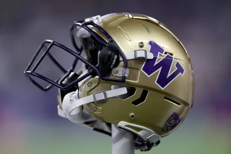 Washington Huskies Football - UW Dawg Pound