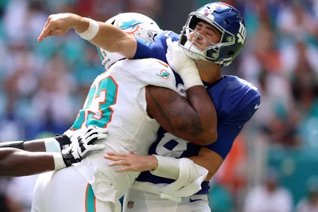 Miami Dolphins outside linebacker Andrew Van Ginkel (43) in