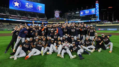 Michael Brantley CRUSHES a solo homer, bringing Astros to a 1-1 tie with  Twins