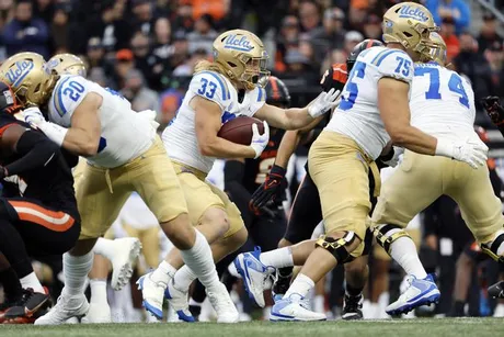 No. 15 Oregon State Beavers-No. 18 UCLA Bruins game preview – The Daily  Barometer