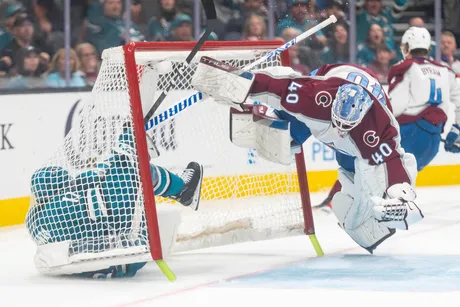 Nathan MacKinnon's hat trick lifts Avs to Central title