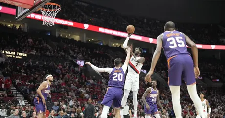 Giannis applauds LeBron James for his timeless basketball