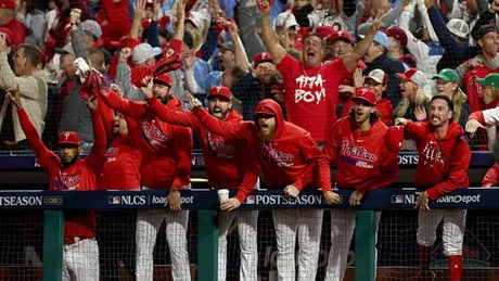 It's Always Sunny in Philadelphia crew attends Phillies-Diamondbacks NLCS  Game 2 - CBS Philadelphia