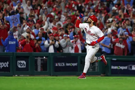 Red Sox legend Luis Tiant loved David Pastrnak's penalty shot goal