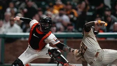 SF Giants' rookie catcher named finalist for Gold Glove