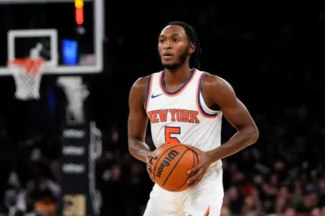 Knicks make crucial contract decision on three-point sharpshooter