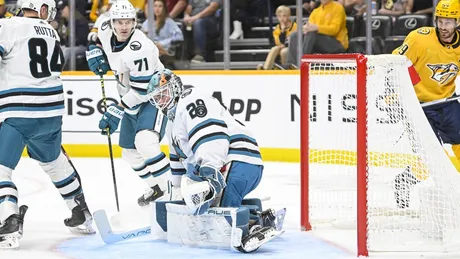 Tommy Novak scores twice to lead Predators over reeling Sharks, 5-1