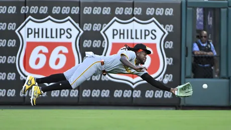 Oneil Cruz flashes Gold Glove potential for Pirates during center field first impression